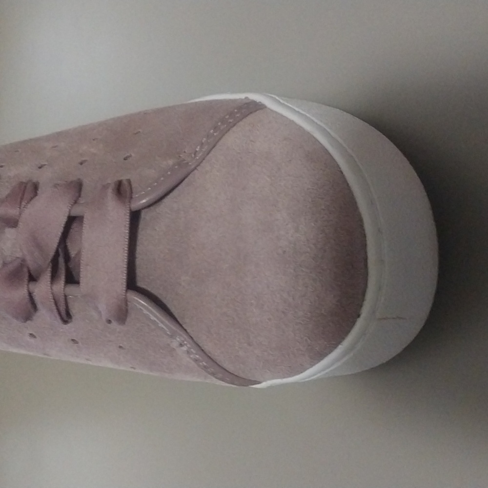 Euc Vionic Sneakers View 4